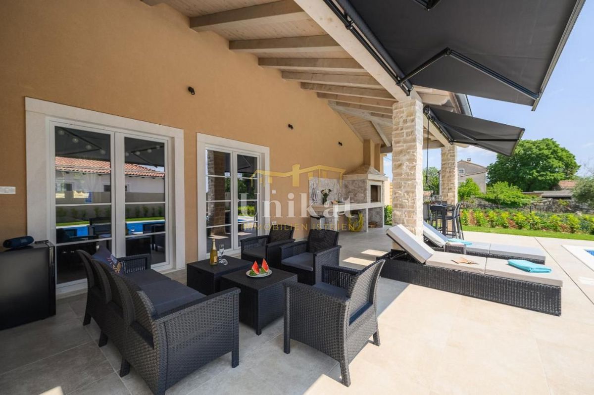 Vila z dvema stanovanjski enotama - pogled na morje